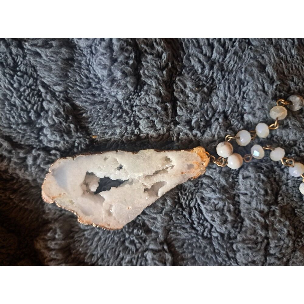 Vintage Quartz Geode Stone Pendant Necklace Gold Tone beaded chain